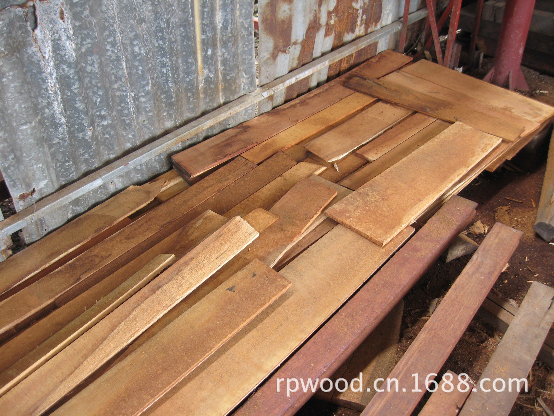 下水道盖板破损存隐患 廉情信息员及时上报除险情(图1)